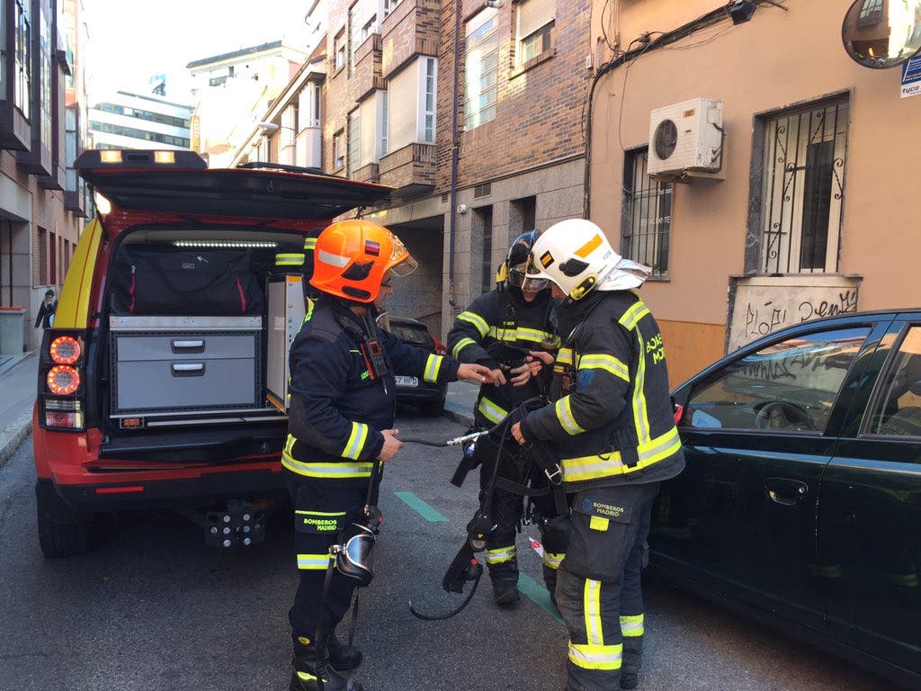 Un hombre se quema las manos en el incendio de su vivienda