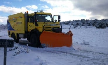 Varios vehículos quedaron atrapados por la nieve en Guadalajara