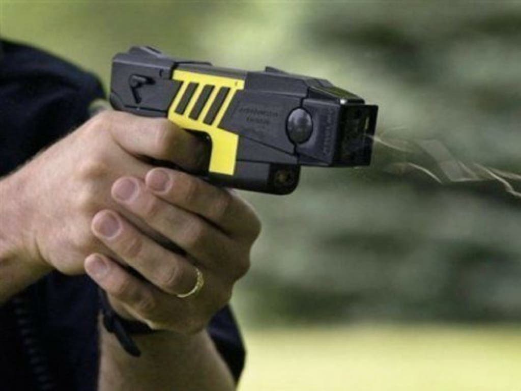 Detenido por inmovilizar y agredir a su ex con una pistola taser