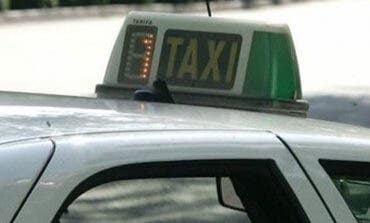 Los taxistas de Madrid aprueban vestir uniforme azul