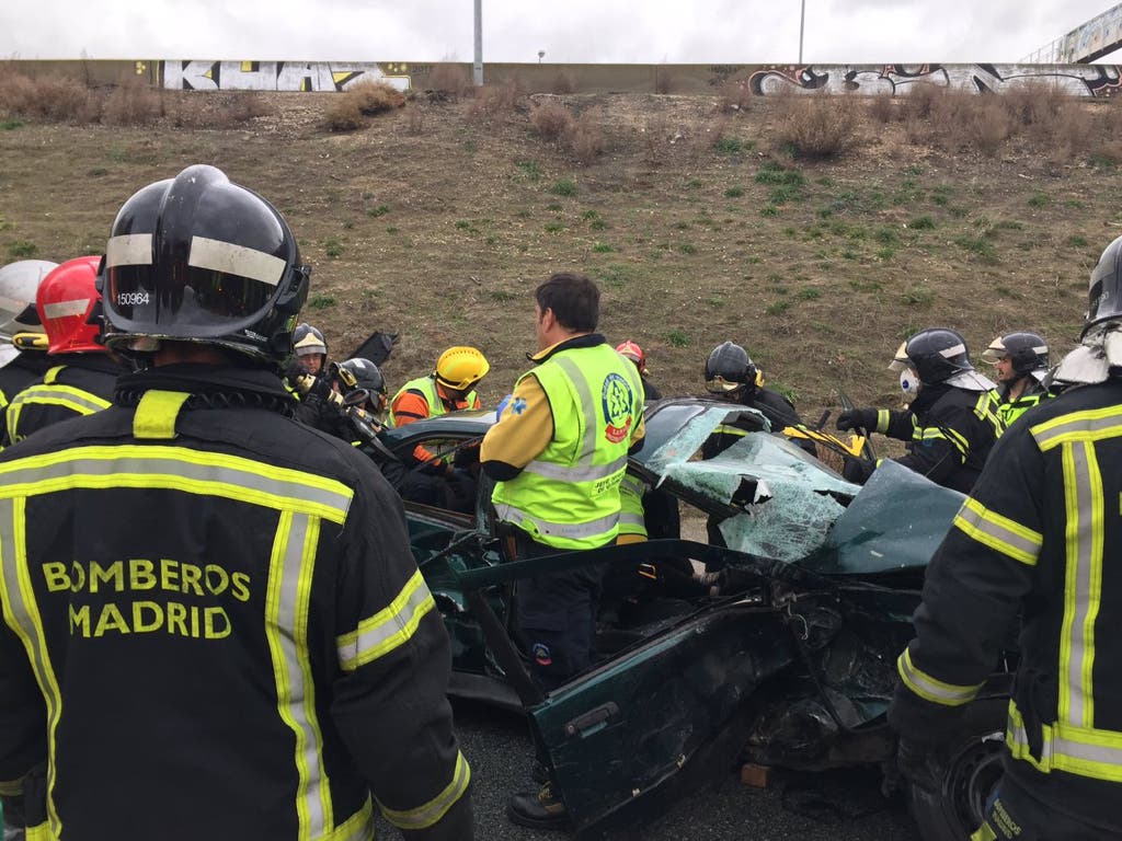 Tres heridos en un aparatoso accidente de tráfico en Madrid