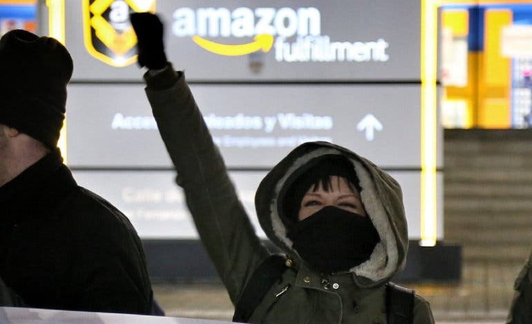 Los sindicatos de Amazon vuelven a la carga por Navidad