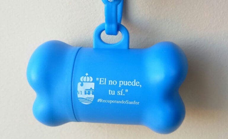 San Fernando reparte bolsas para recoger los excrementos caninos