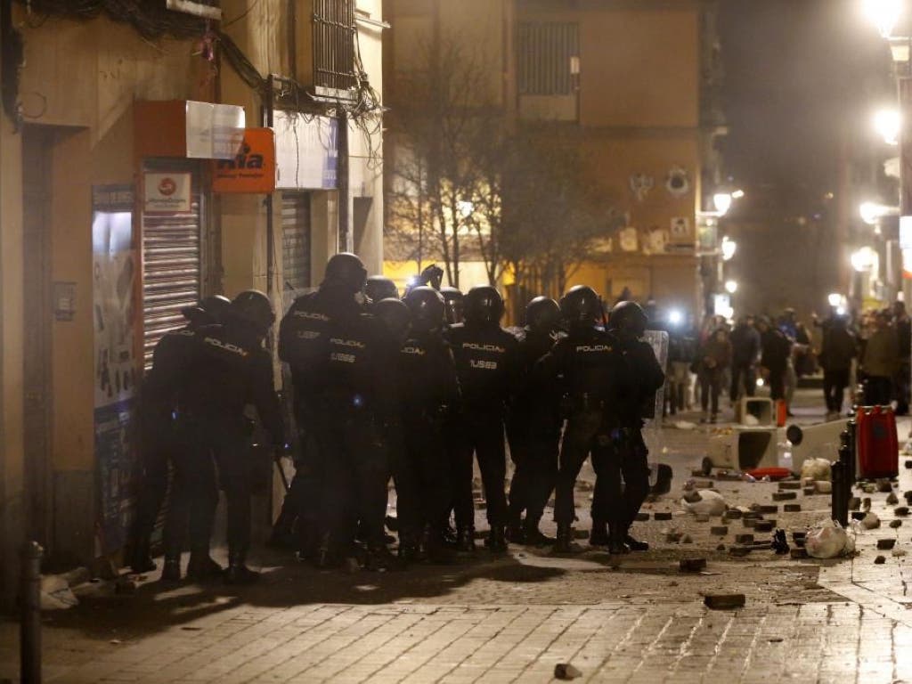 Seis detenidos y 10 policías heridos en los disturbios de Lavapiés