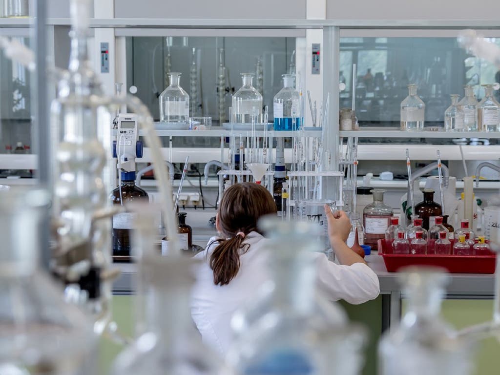 Condenan a 5 años de cárcel a una técnica de laboratorio de Guadalajara 