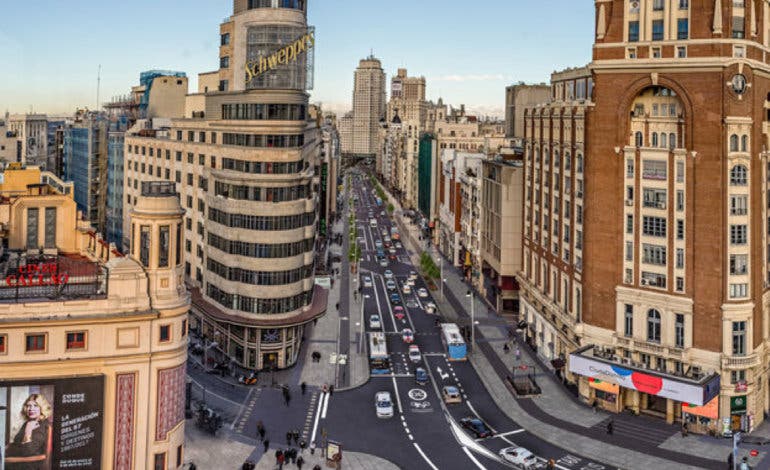¿Cuánta gente pasa por Gran Vía? Madrid revela cuáles son las calles más transitadas 