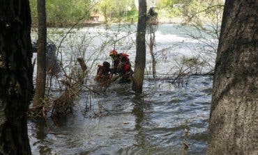 Rescatan a dos menores arrastrados por la corriente en el río Henares