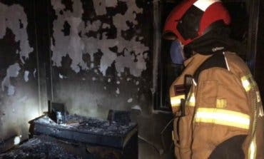 Muere un anciano y su mujer resulta herida muy grave en un incendio