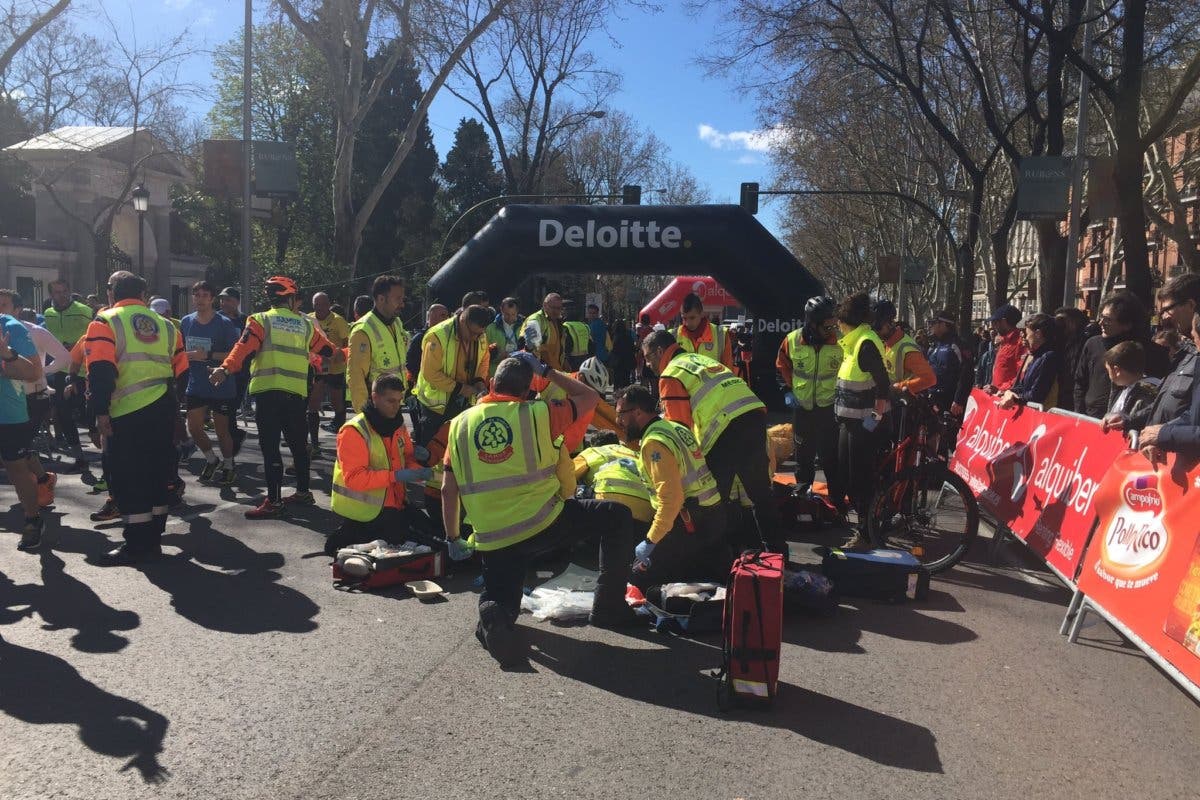 Un corredor de 29 años sufre una parada cardíaca en la Media Maratón de Madrid