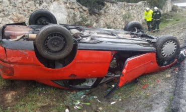 Tres heridos en un aparatoso accidente en la M-618