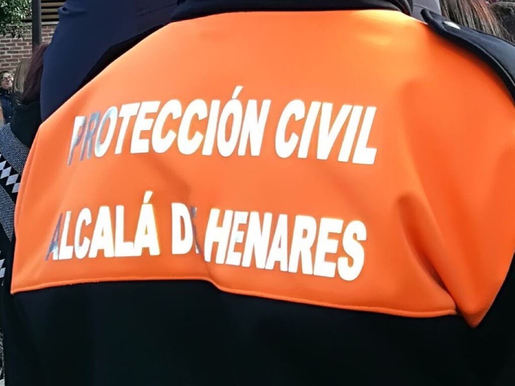 Un vehículo descontrolado, a punto de irrumpir en una procesión de Alcalá de Henares