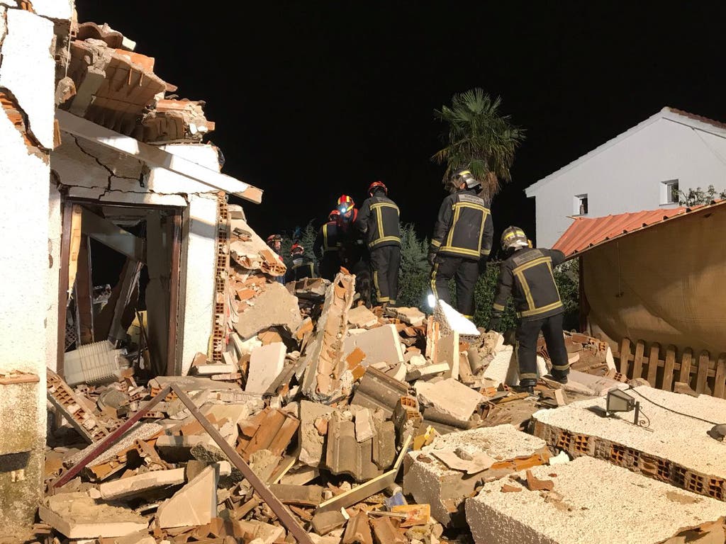 Hallan viva a una anciana tras más de siete horas bajo los escombros 