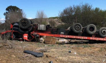 Muere un operario de Barajas al volcar su camión en el aeropuerto