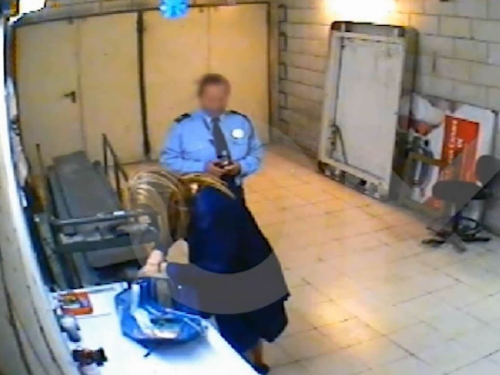Acusan a Cifuentes con un vídeo de robar en un supermercado en 2011
