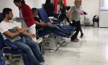 Alumnos de Coslada y San Fernando animan a donar sangre en el Hospital del Henares