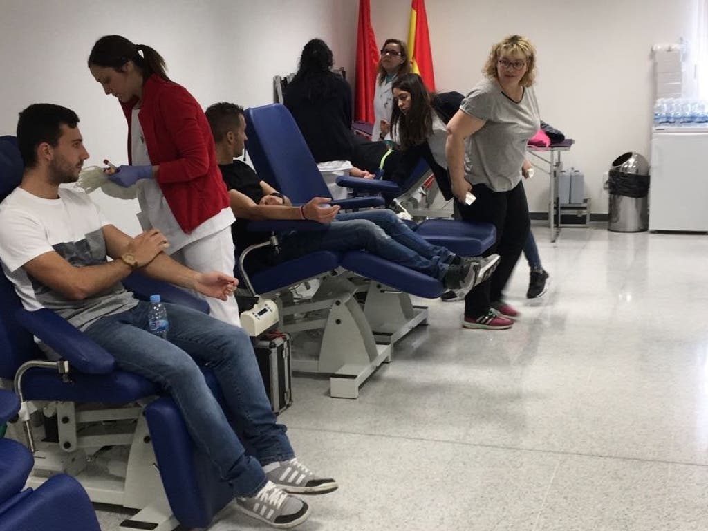 Alumnos de Coslada y San Fernando animan a donar sangre en el Hospital del Henares