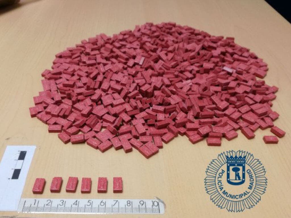 Sale corriendo tras abandonar su coche cargado de pastillas de éxtasis