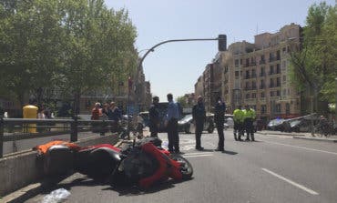 Una moto atropella a tres peatones tras ser embestida por un coche 