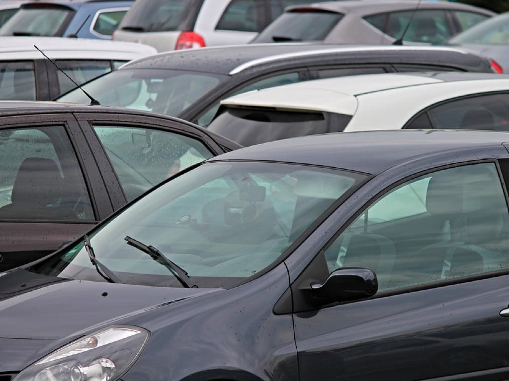 Alcalá de Henares habilitará plazas de parking para coches con carritos de bebé y embarazadas