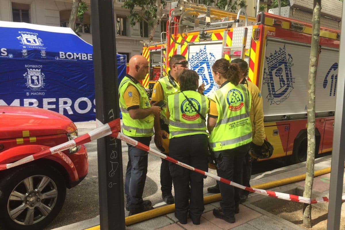 Localizan sin vida a uno de los obreros sepultados en el edificio de Chamberí