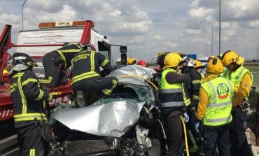 Una mujer atrapada tras un accidente múltiple en la M-45