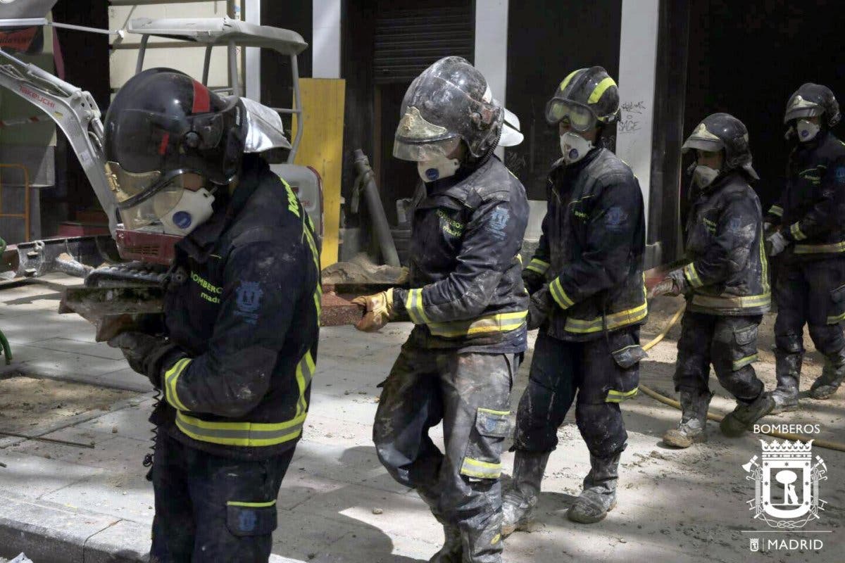 Hallan el cadáver del segundo obrero sepultado en el derrumbe de Chamberí