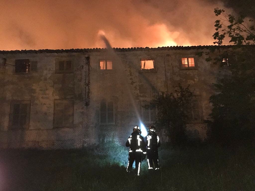 Un incendio destruye el Palacio de Osuna de Aranjuez