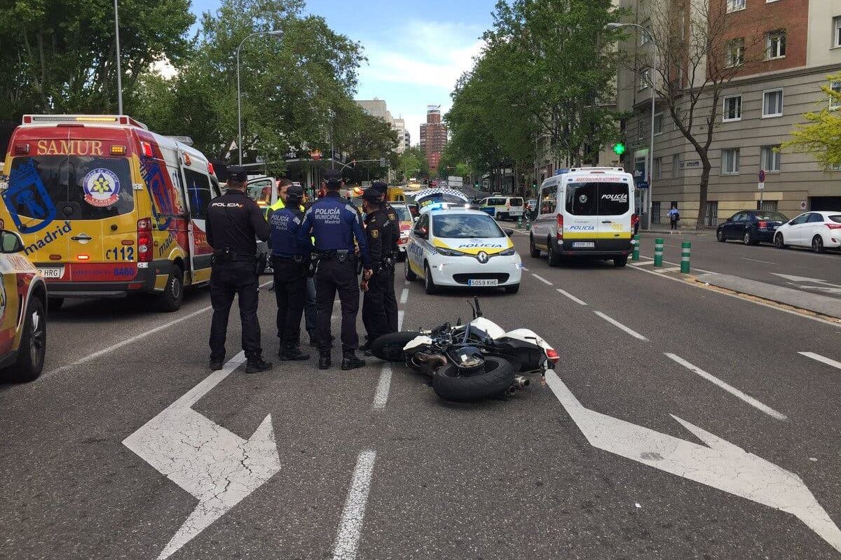 Terrible accidente de moto con dos fallecidos en el centro de Madrid