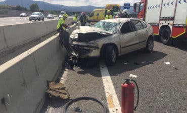 Dos heridos graves en un accidente de tráfico en la A-6