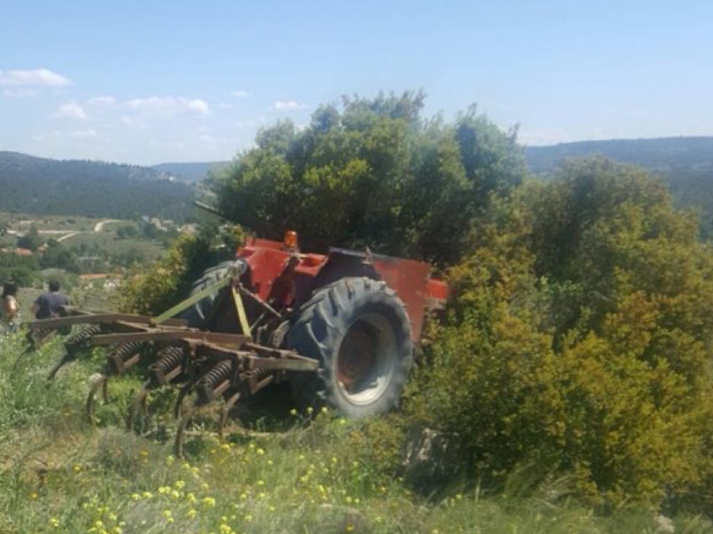 Herido grave un hombre de 71 años al caer de su tractor en Cobeña