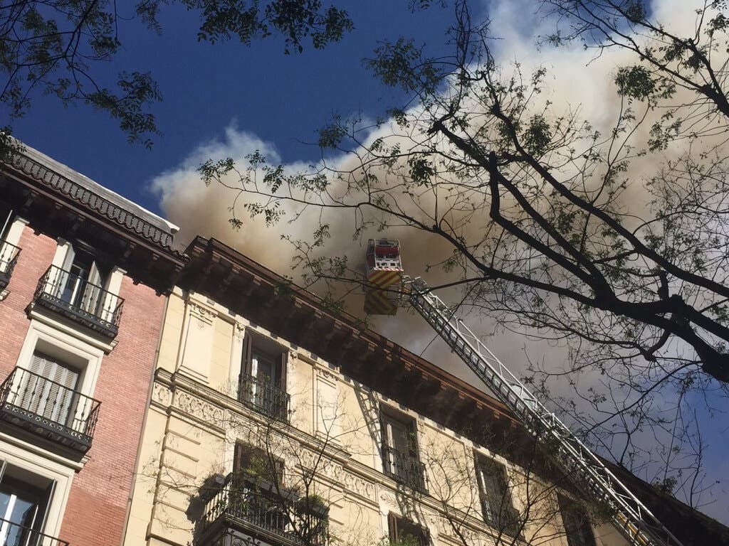 Arde un edificio en obras en el centro de Madrid 