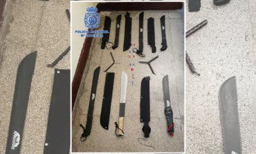 Detenidos tres Dominican Don’t Play en San Isidro con 11 machetes escondidos