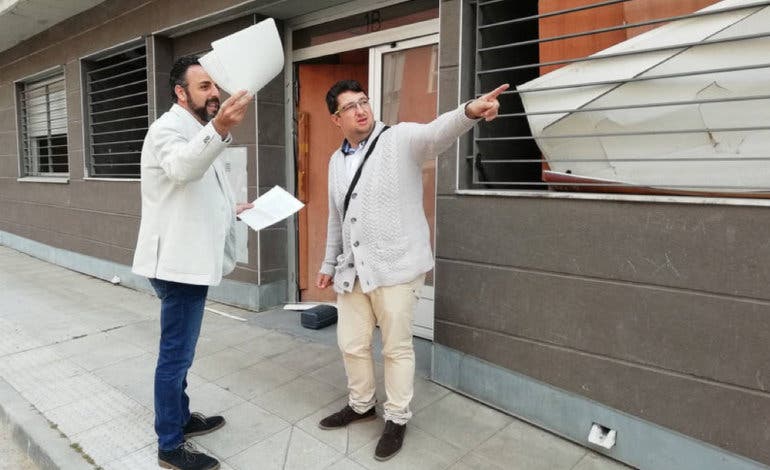 Un incendio obliga a desalojar varios edificios okupados en Azuqueca