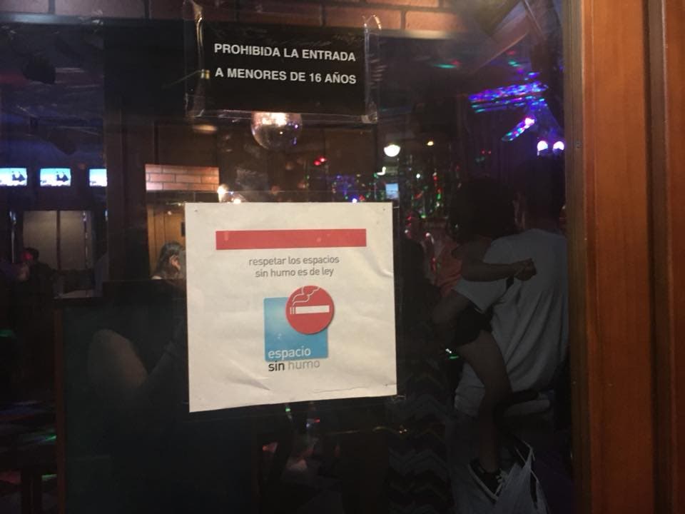 «Subnormales» y «tontitos»: expulsados de un karaoke por tener síndrome de Down