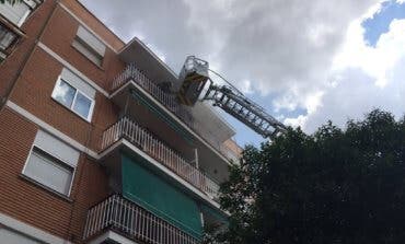 Tres adultos y un niño, intoxicados en un incendio en Vallecas