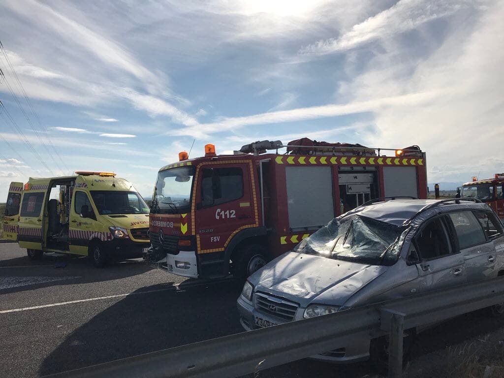 Un matrimonio y cinco menores heridos en un accidente en la M-50