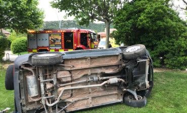 Muere un hombre de 82 años tras volcar el todoterreno que conducía