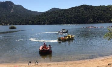 Rescatan a una mujer y a un joven en el pantano de San Juan