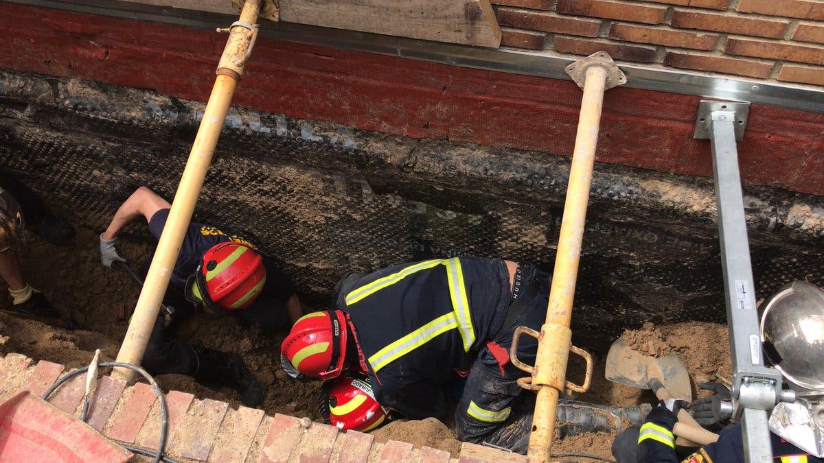 Rescatan a un trabajador que había quedado atrapado en una zanja 