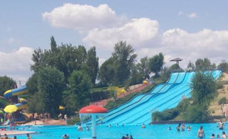 Polémico arranque de temporada en el Aquópolis de San Fernando