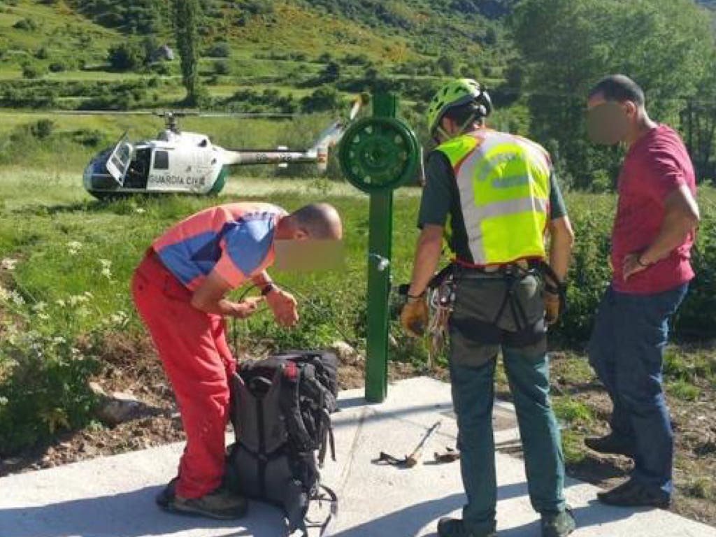 Rescatan a un vecino de Torrejón que quedó atrapado en una montaña