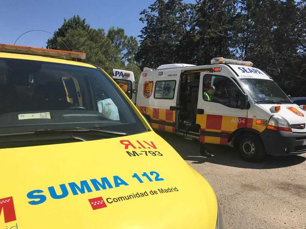 Rescatan a una anciana hallada flotando en una piscina 