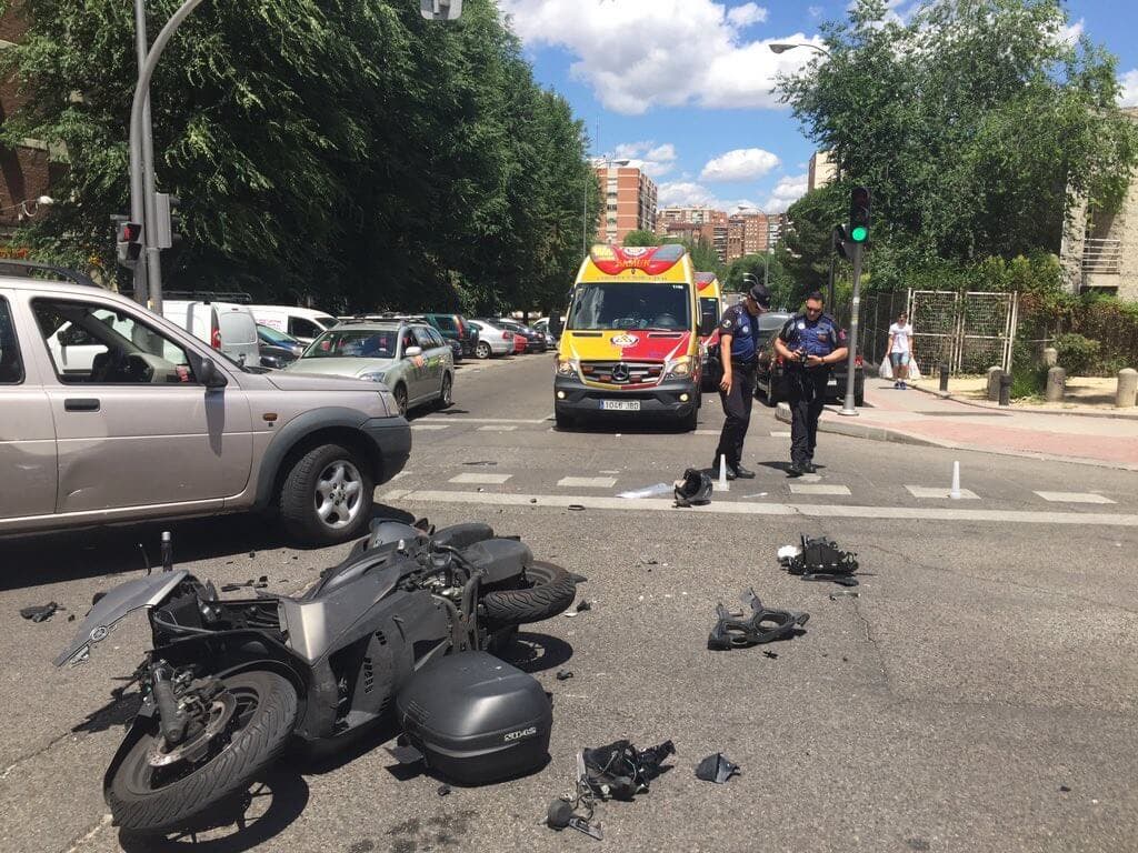 Un motorista muy grave y otro grave en dos accidentes en Madrid