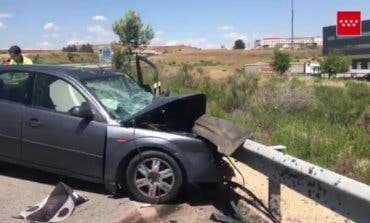 Dos jóvenes heridos, uno muy grave, en un choque frontal en Ajalvir