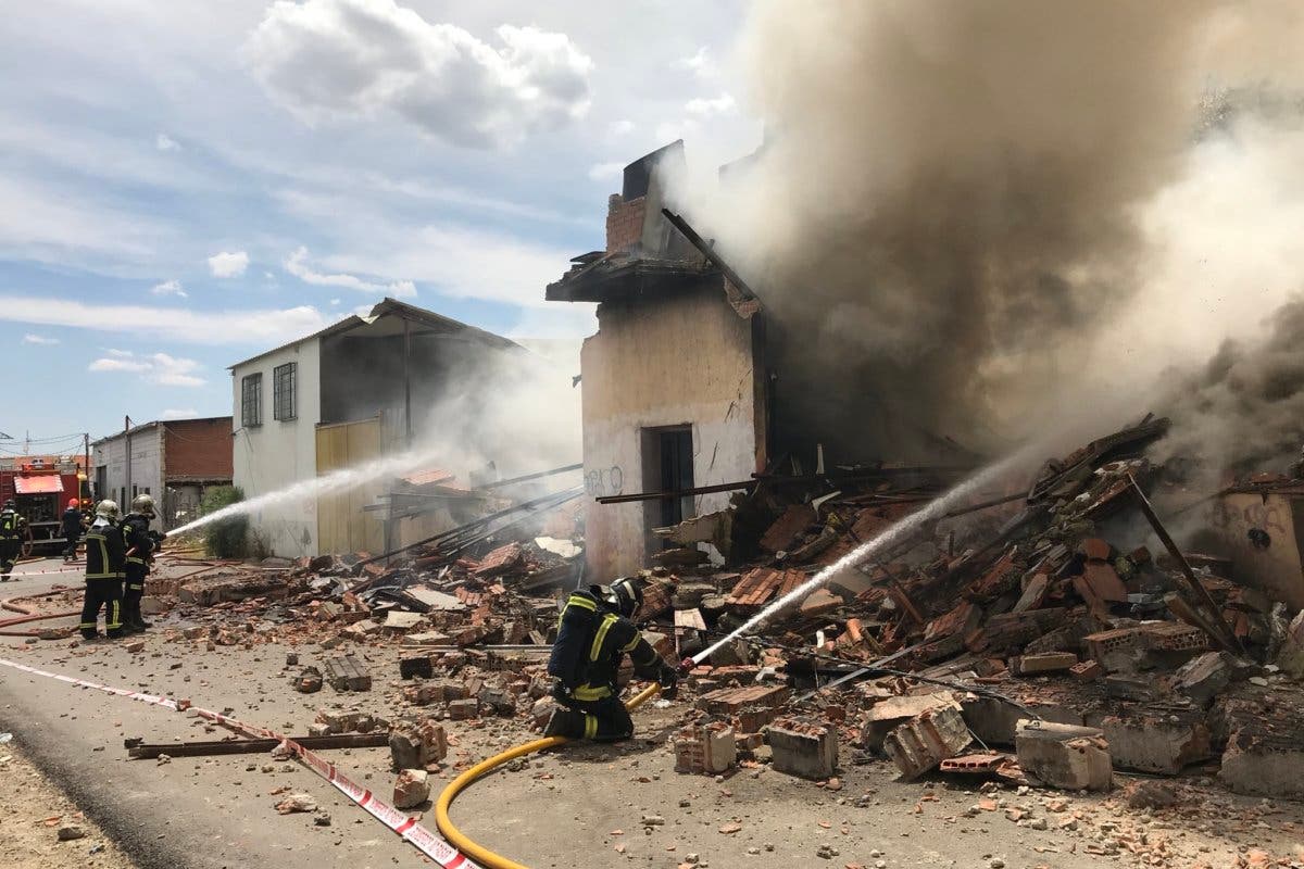 Un incendio en la Cañada Real destruye una vivienda, dos naves y una chabola