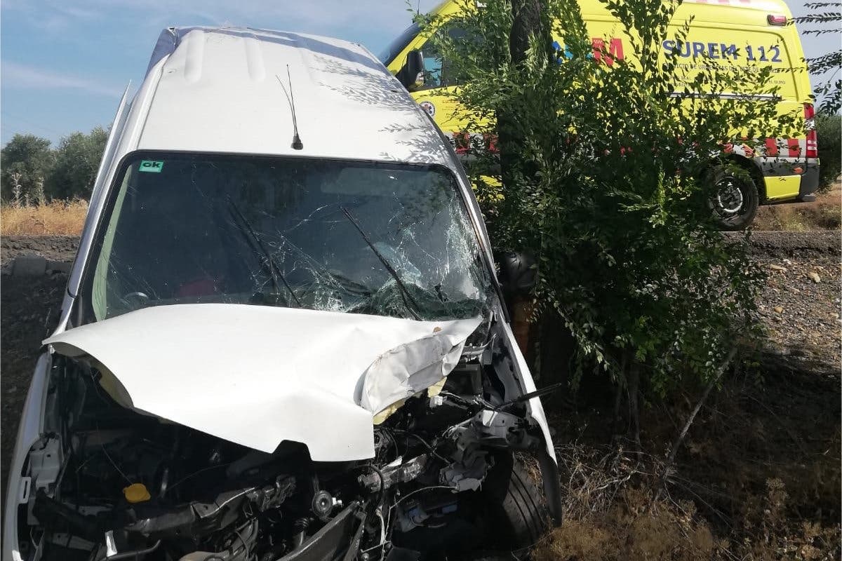 Trasladado al Hospital de Arganda tras empotrarse contra un árbol