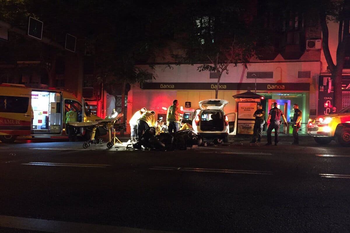 Dos heridos graves al chocar una moto y un taxi