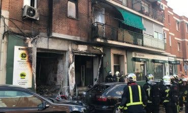 Un incendio de grandes dimensiones destruye un local comercial 