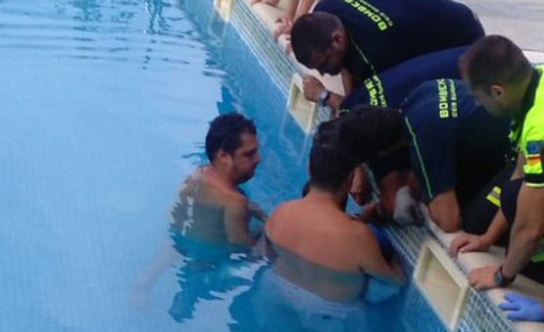 Rescatan a un niño en Guadalajara con el brazo atrapado en el tubo de succión de una piscina 