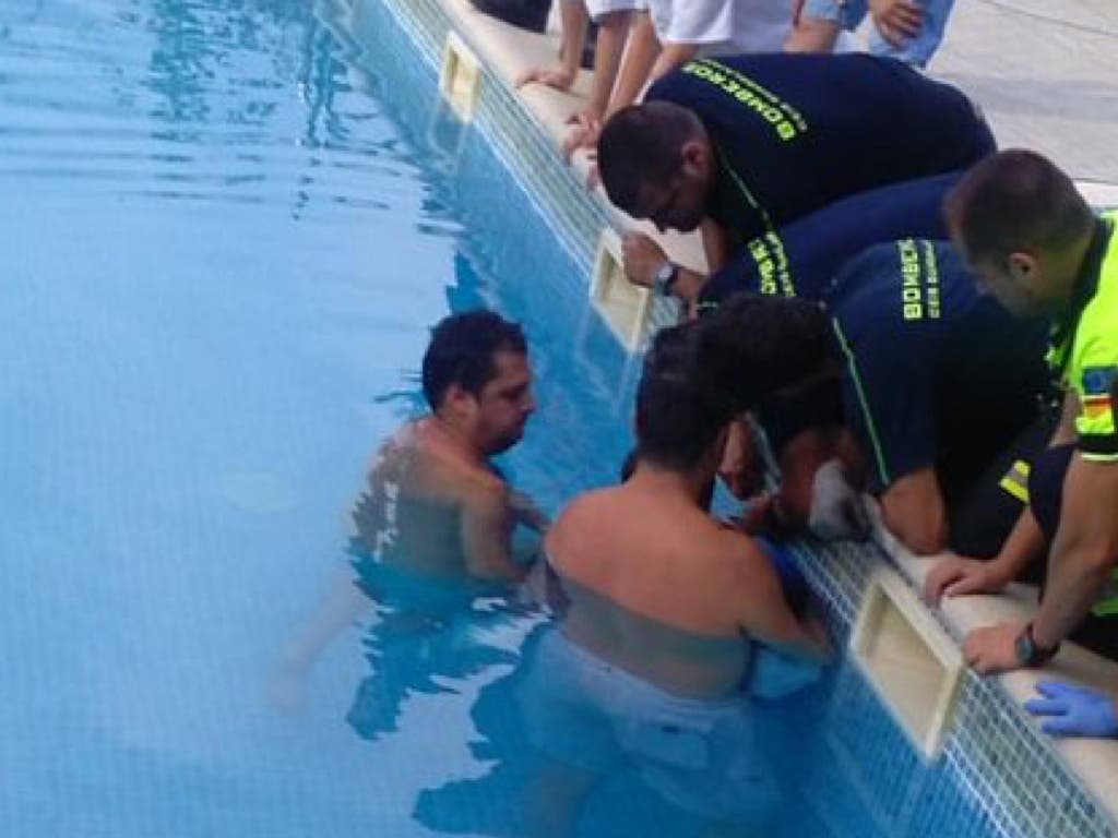 Rescatan a un niño en Guadalajara con el brazo atrapado en el tubo de succión de una piscina 